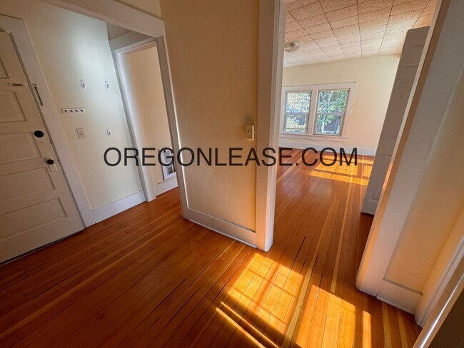 Foto del edificio - Campus area second floor studio apartment