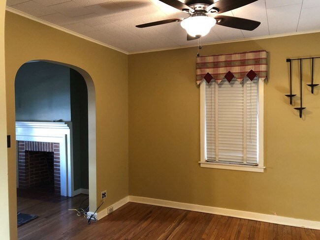 Foto del edificio - 2 br, 1 bath House - 814 W LOCUST ST