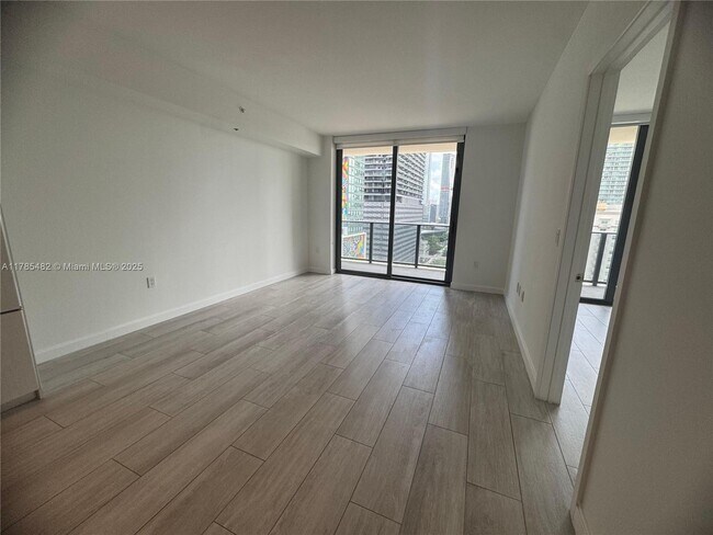 Foto del edificio - 45 SW 9th St