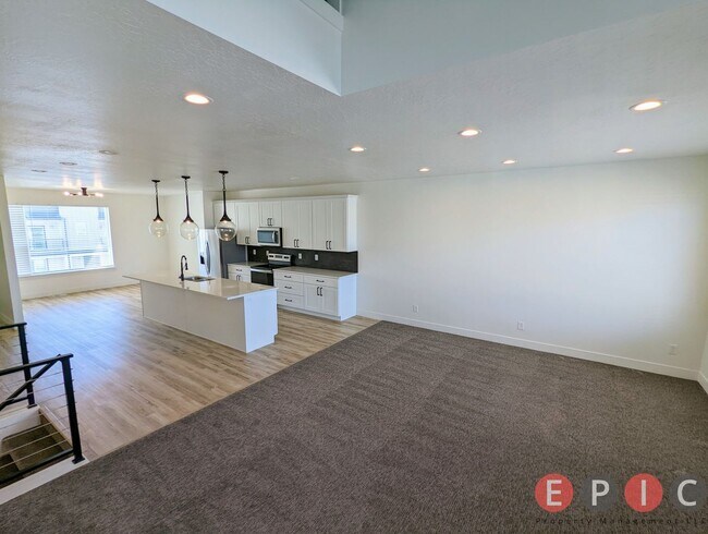 Building Photo - 566 Lewski Ln