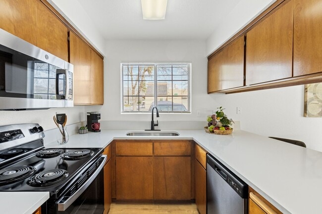 Building Photo - Chico-3 bed 1 bath Apartment that feels li...