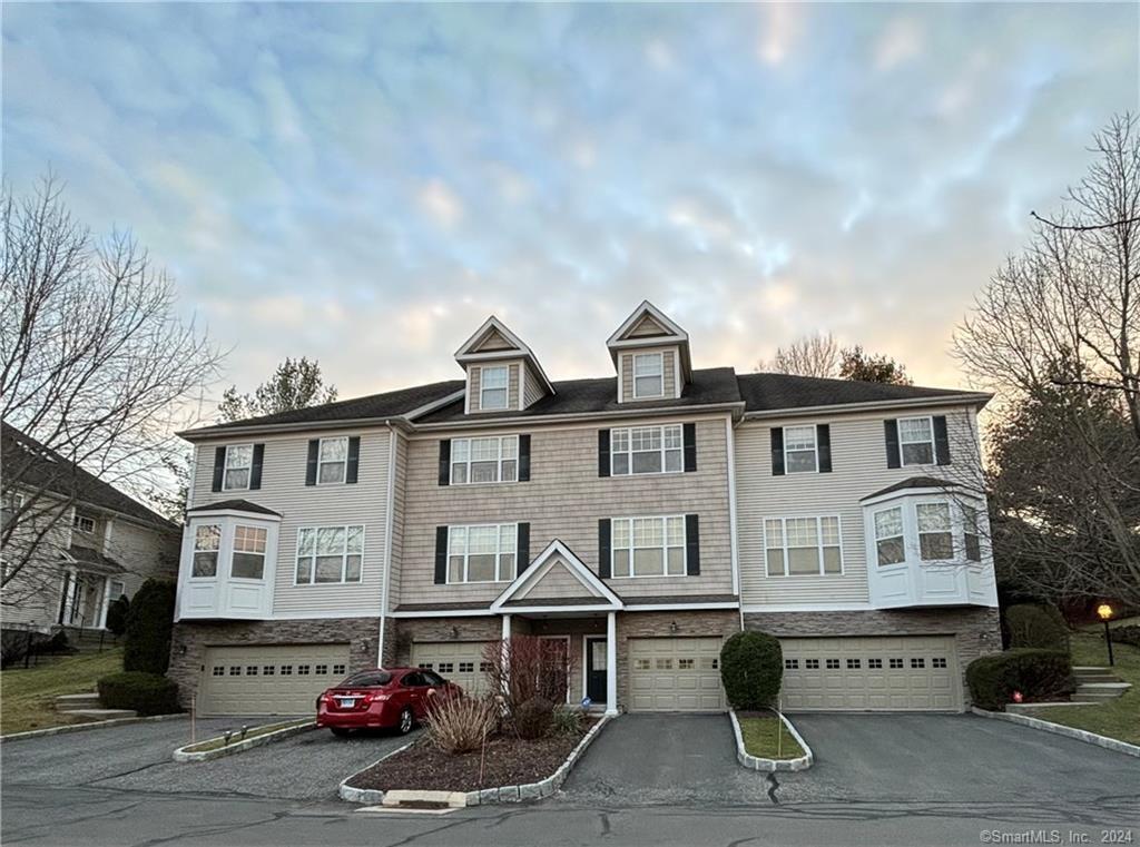 26 Maura Ln Unit 26, Danbury, CT 06810 Condo for Rent in Danbury, CT