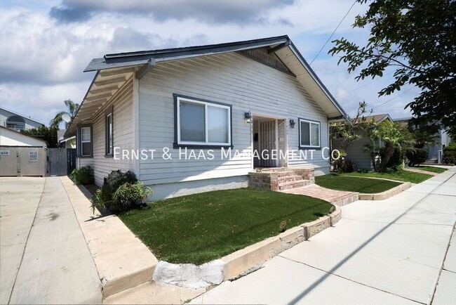 Building Photo - 1635 E Erie St