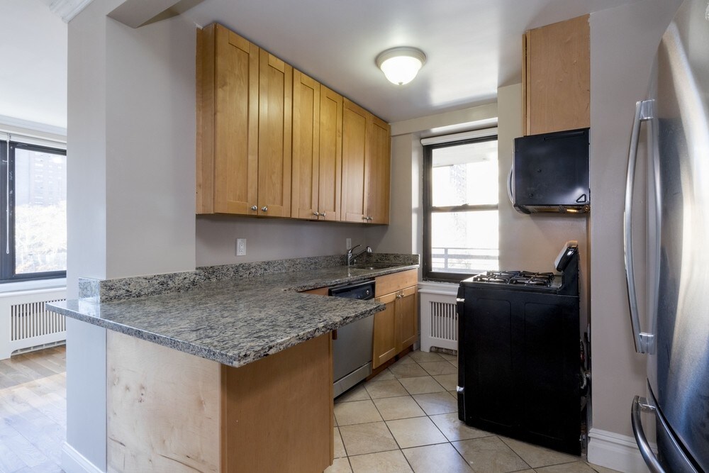 Primary Photo - 792 Columbus Ave