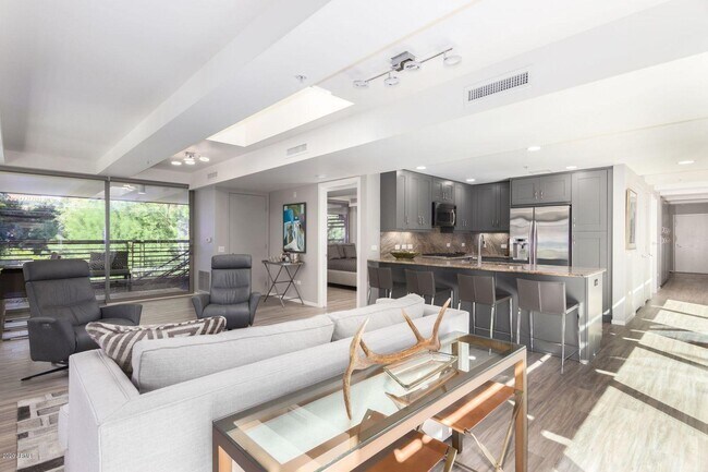 Foto del edificio - 7137 E Rancho Vista Dr
