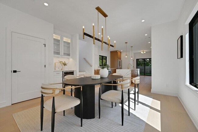 Building Photo - 229 Hickory Ave