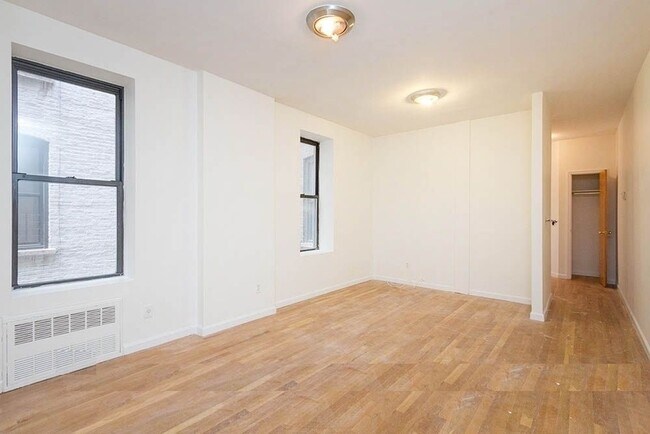 Building Photo - 55 E 95th St