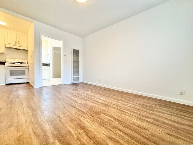Building Photo - 6635 Etiwanda Ave