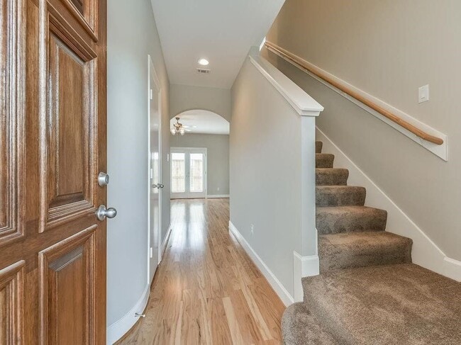 Building Photo - 3741 Main Poplar Dr