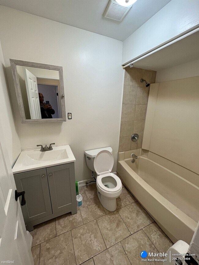 Building Photo - 2 br, 1 bath Townhome - 337 Ocean Ave Apt 2