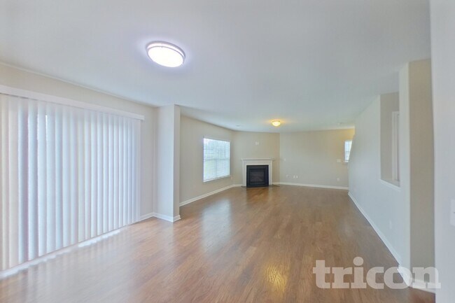 Foto del edificio - 208 Willow Grv Wy
