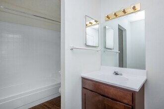 Building Photo - The Villas at Stone Creek