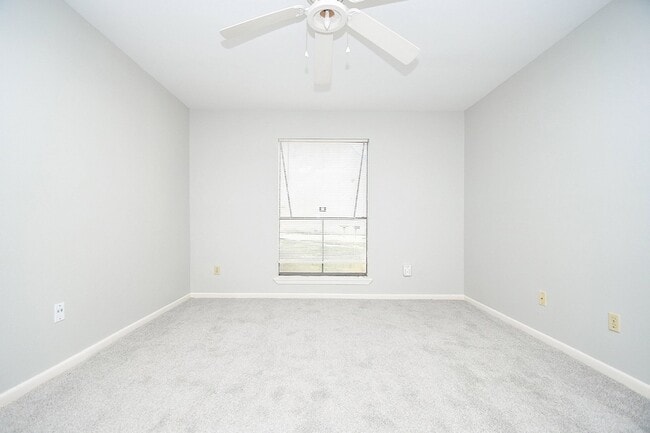 Foto del edificio - 8433 Hearth Dr