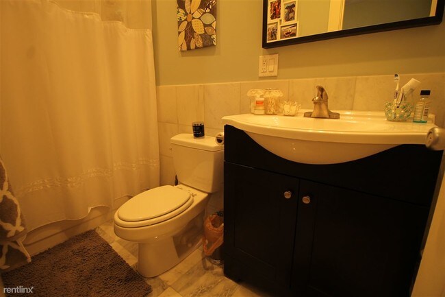 Foto del edificio - 28 Justin Rd