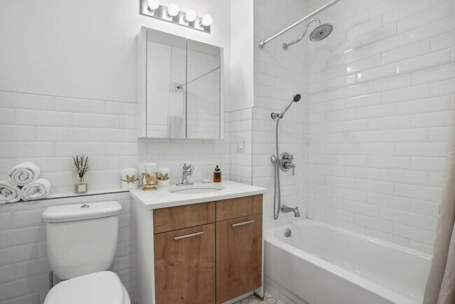 Building Photo - 517 W 45th St