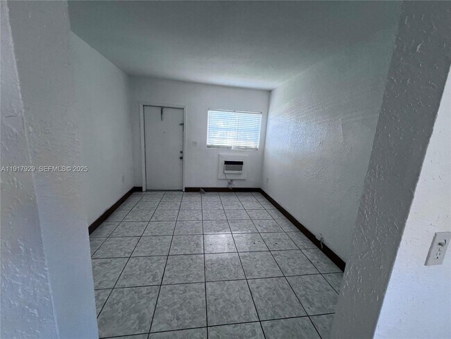 Building Photo - 1995 NE 167th St