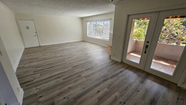 Foto del edificio - 2130 Beachwood Dr