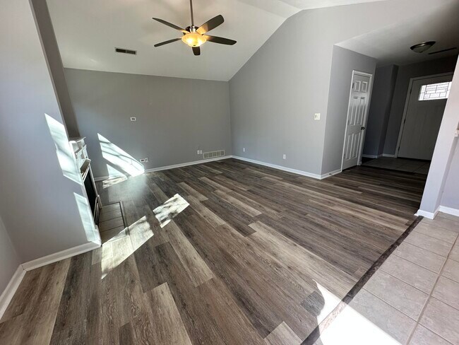 Foto del edificio - 4600 Wren Wood Dr