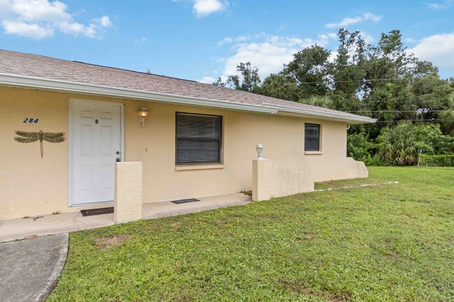 Building Photo - "Charming 2-Bedroom Duplex in Port Charlotte1"