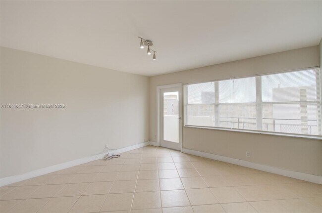 Building Photo - 401 Golden Isles Dr