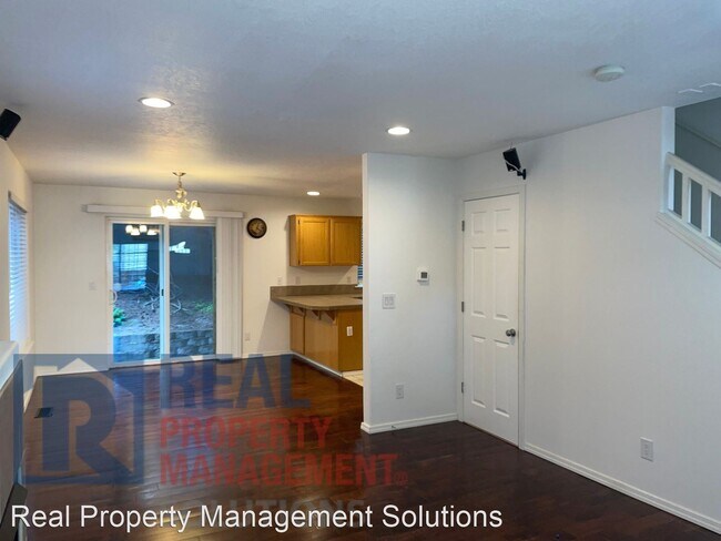 Building Photo - 3 br, 2.5 bath House - 1116 N Watts St