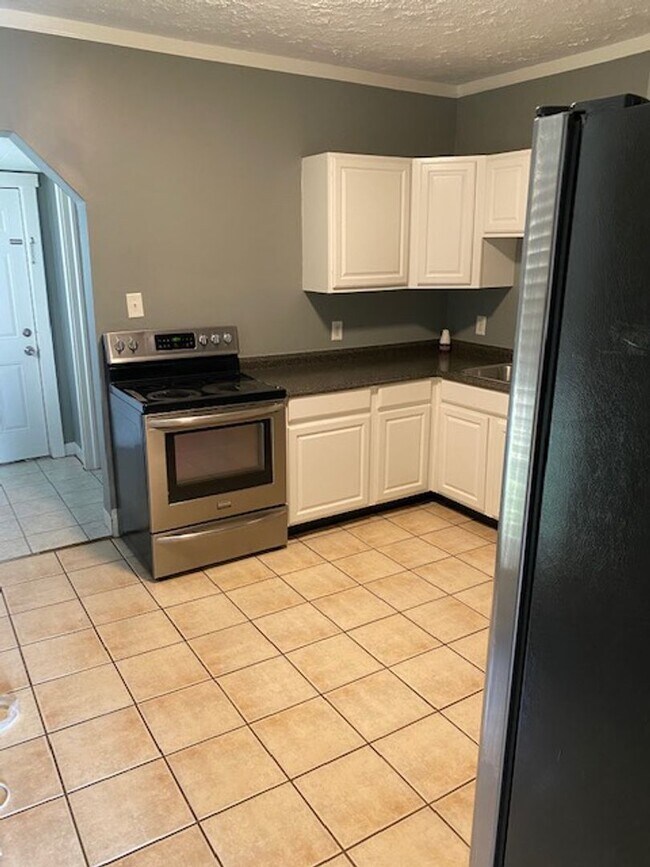 Building Photo - 1598-1600 S 4th St.