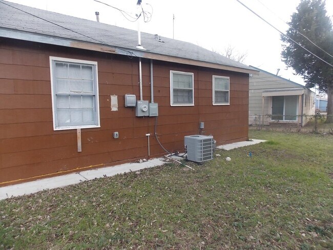 Building Photo - 4382 E Wilma St