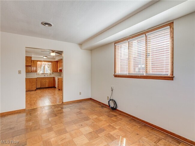 Foto del edificio - 1038 Saxon Ave