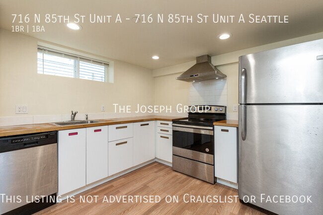Building Photo - Charming 1BD/1BA in Greenwood Triplex!