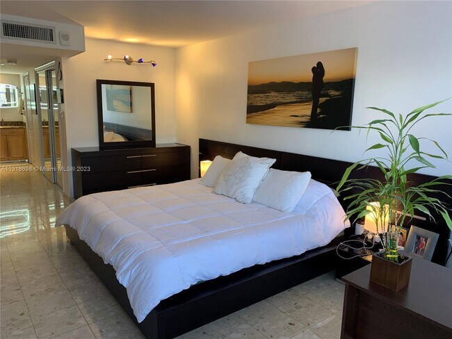 Foto del edificio - 6039 Collins Ave