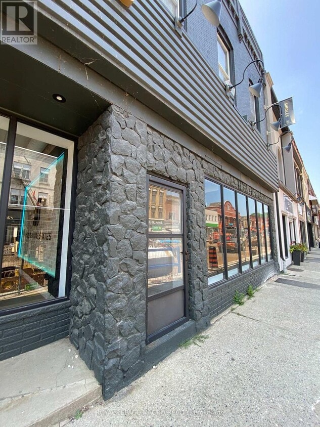 Photo principale - 32 Grand River St N