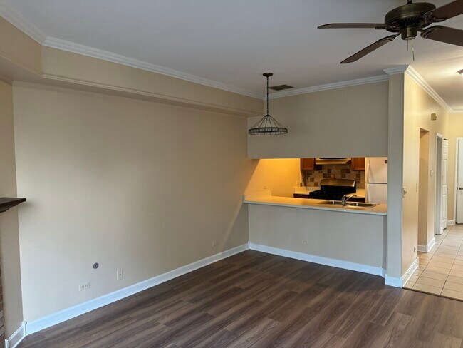Building Photo - 1130 Regency Dr