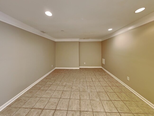 Foto del edificio - This spacious home will rent quickly!