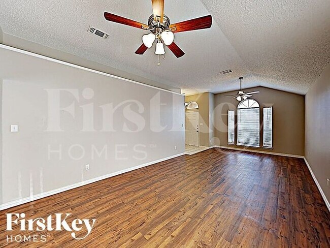 Foto del edificio - 3955 Cypress Gardens Dr