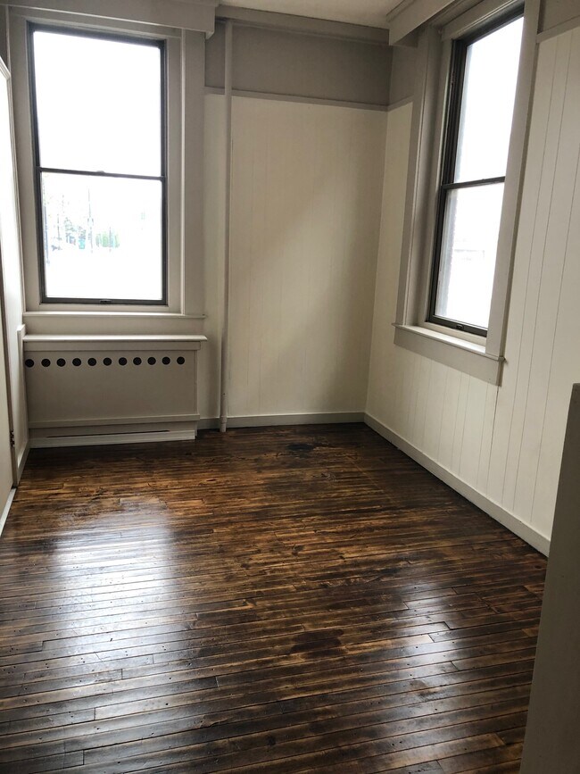 Building Photo - 901 Main St