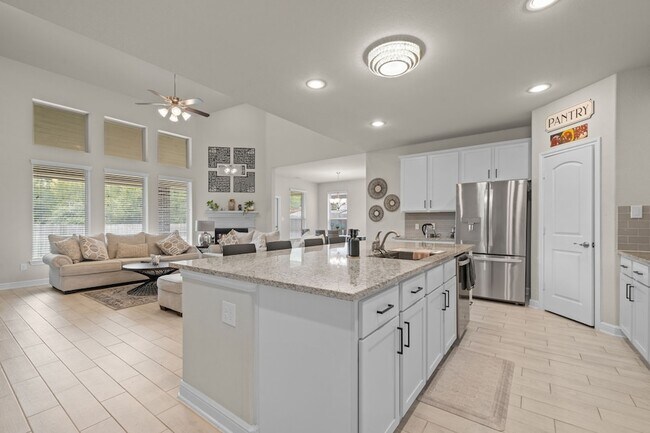 Building Photo - 5010 Aspen Rd