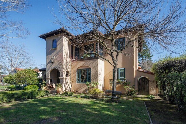 Foto del edificio - 2113 Hopkins Ave