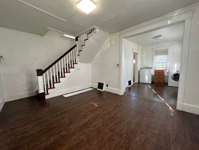 Foto del edificio - 2 Bedroom House $700