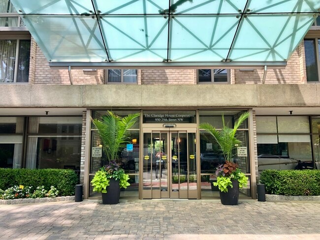 Front Entrance - 950 25th St NW