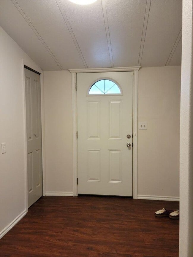 Foto del edificio - 930 NW Donahoo St