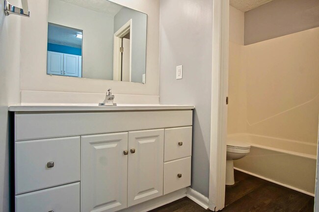 Building Photo - 644 W Caladium Cir