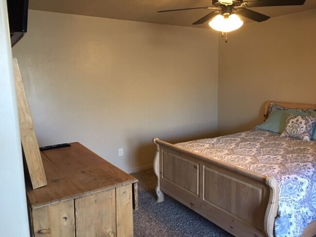 Foto del edificio - Roomy townhome