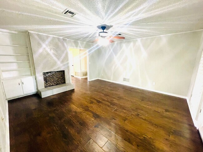 Foto del edificio - ** 4 Bed 2 Bath located in Brentwood ** Ca...