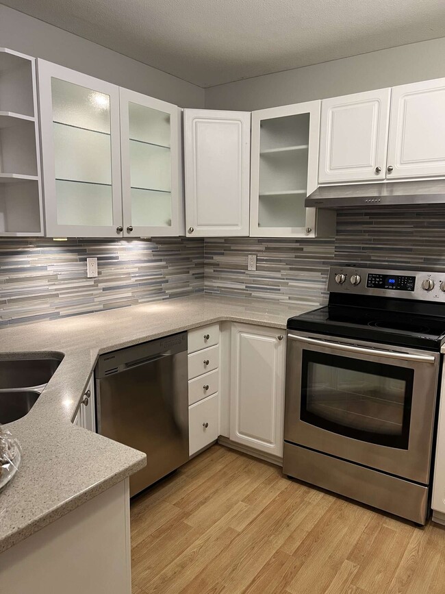 Building Photo - 7151 121 St