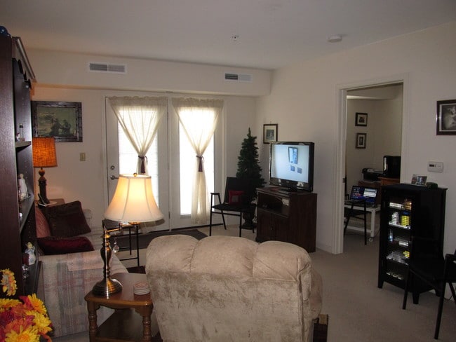 Building Photo - Crestmount Senior Apartments