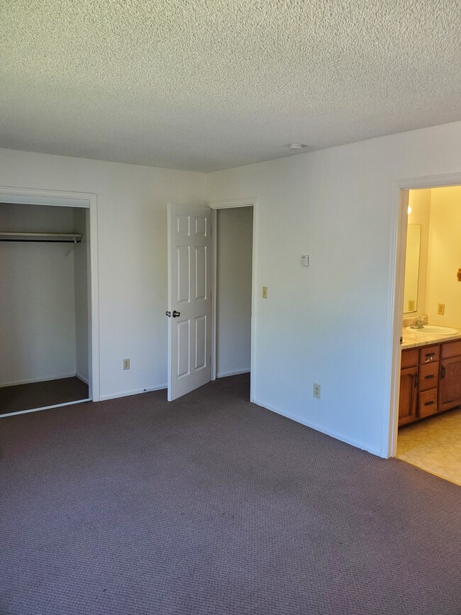 Photo - 138 N Willow St Townhome