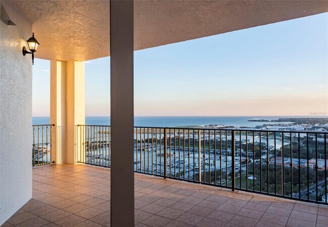 Foto del edificio - 300 Beach Dr NE