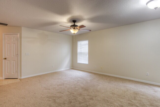 Building Photo - 735 Windrose Dr