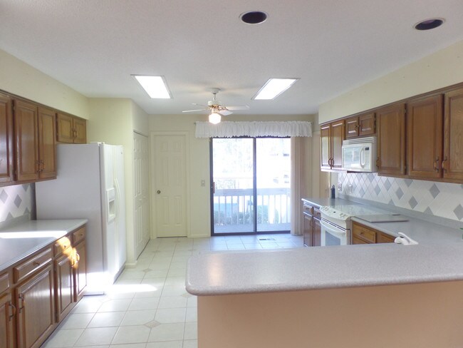 Foto del edificio - 36 Martin Dr