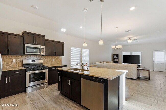 Foto del edificio - 13740 Villa Vista Ave